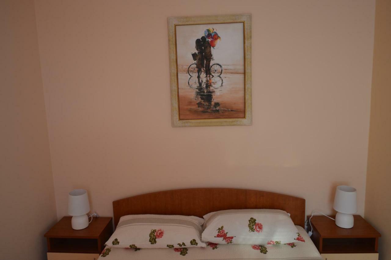 Hotel Dimana Chernomorets Esterno foto
